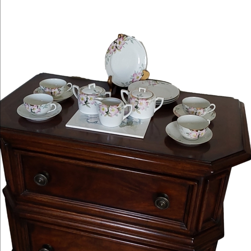 Floral Tea Set with Cups and‎ Saucers